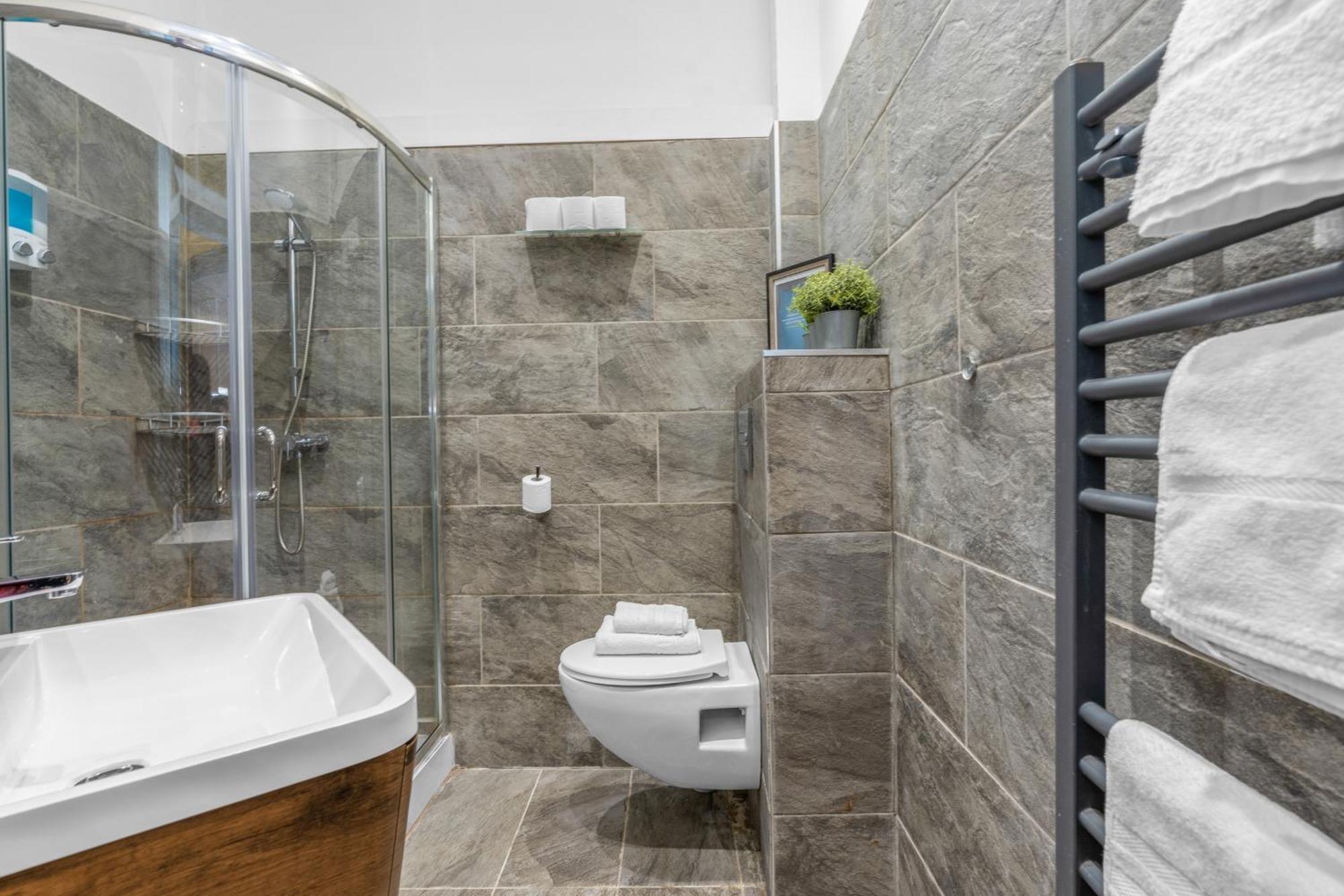 Cosy Modern City Centre Flat Единбург Екстериор снимка