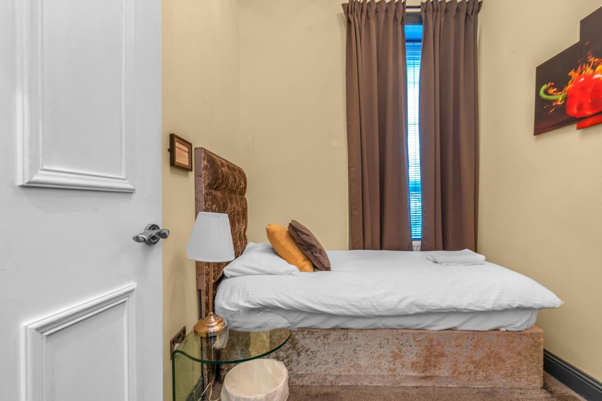 Cosy Modern City Centre Flat Единбург Екстериор снимка