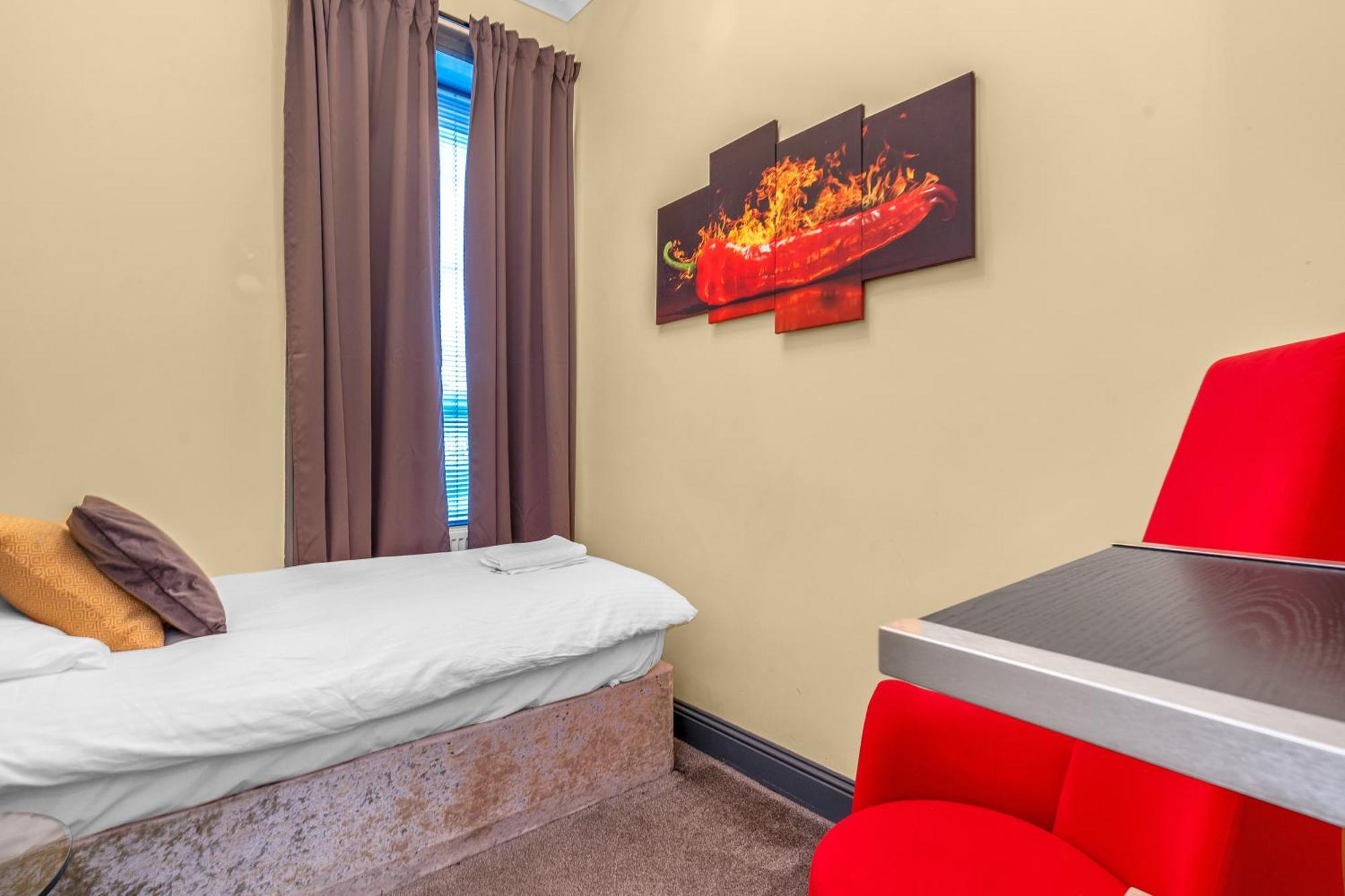 Cosy Modern City Centre Flat Единбург Екстериор снимка