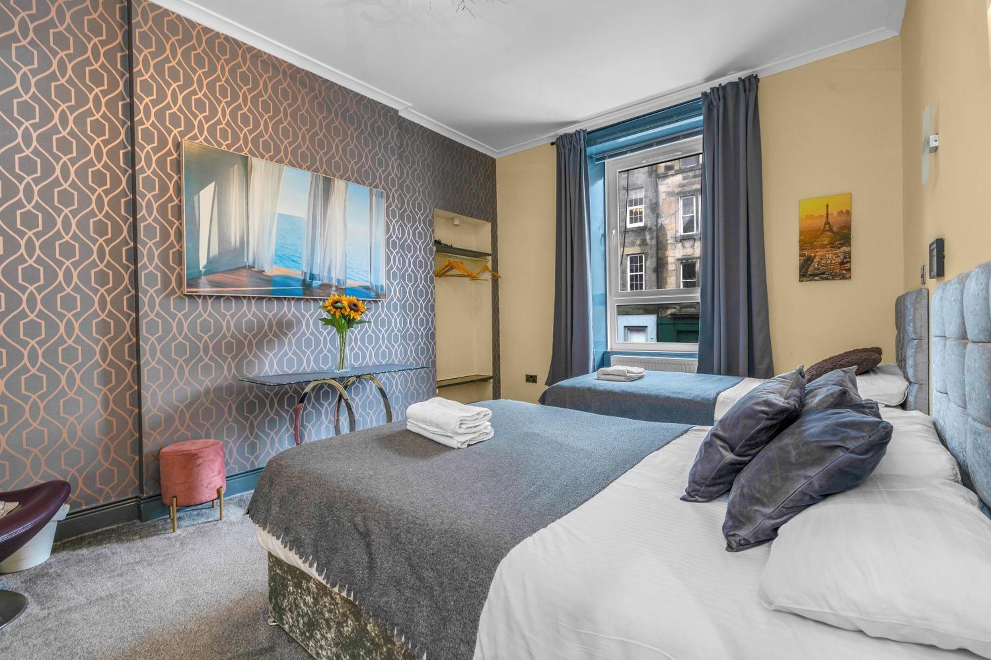 Cosy Modern City Centre Flat Единбург Екстериор снимка
