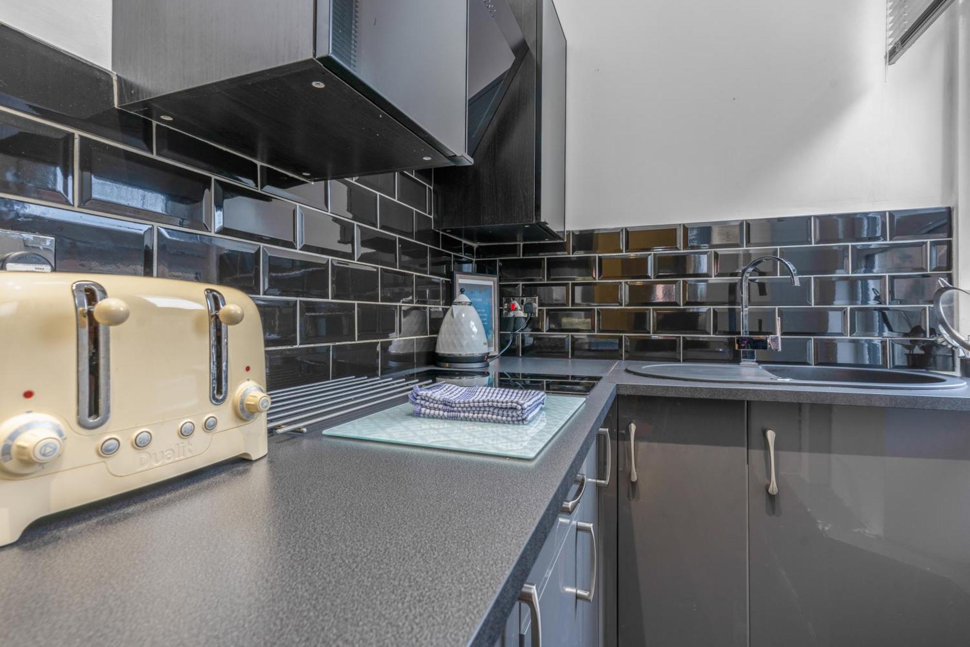 Cosy Modern City Centre Flat Единбург Екстериор снимка